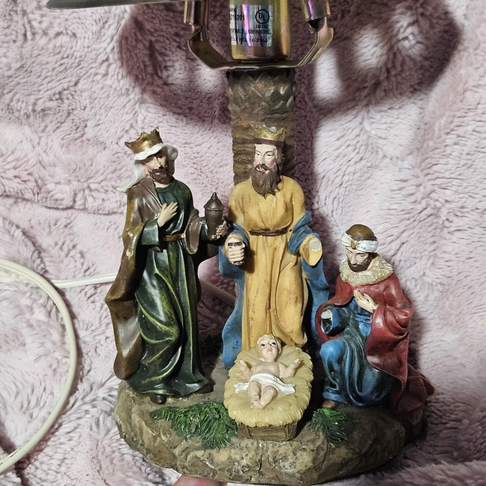 Vintage Nativity Table Lamp | Golden Treasures Christmas Decor‎
